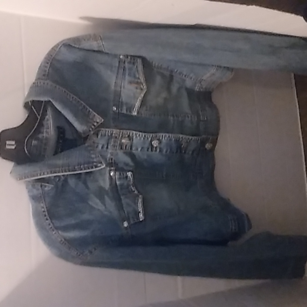 Lightweight denim jacket